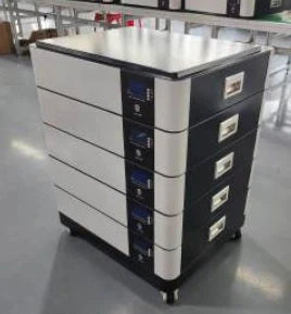 Solcellsbatteri paket Elin stapelbara 30kWH- med 15kW Victron inverter Ladda när elen är billigare, använd när elen är dyr.